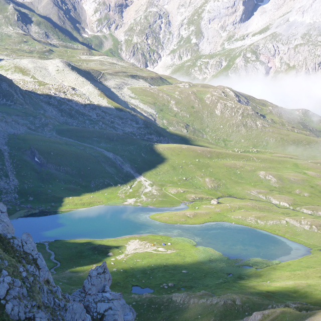 Lac d'altitude au-dessus de la vallée de la Clarée, hautes-Alpes 