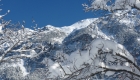 Vue de la montagne enneigée depuis le balcon de l'appartement à louer à Névache, Vallée de la Clarée, Hautes-Alpes